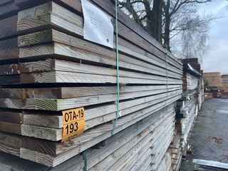 Ca. 100x Douglas planken fijnbezaagd, 31x150mm, lengte 300cm